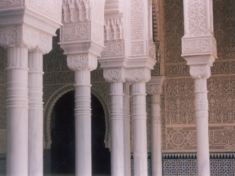 Rey Fahd: la copia exacta de la Alhambra en Riad de su hijo con el mármol de Camar.