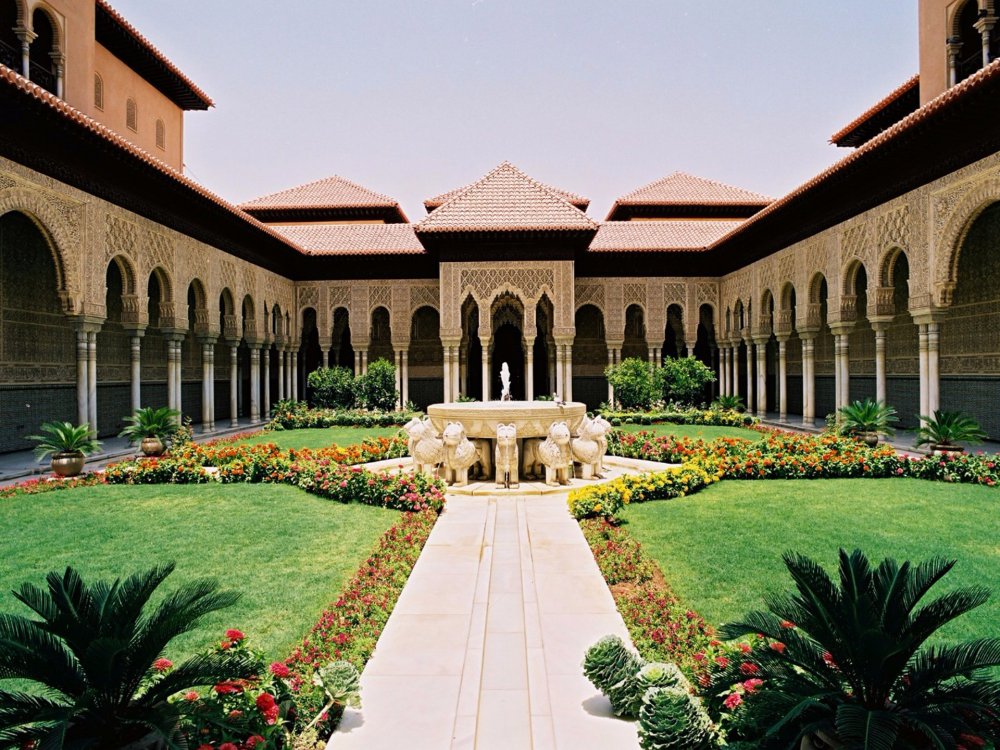 Rey Fahd: la copia exacta de la Alhambra en Riad de su hijo con el mármol de Camar.